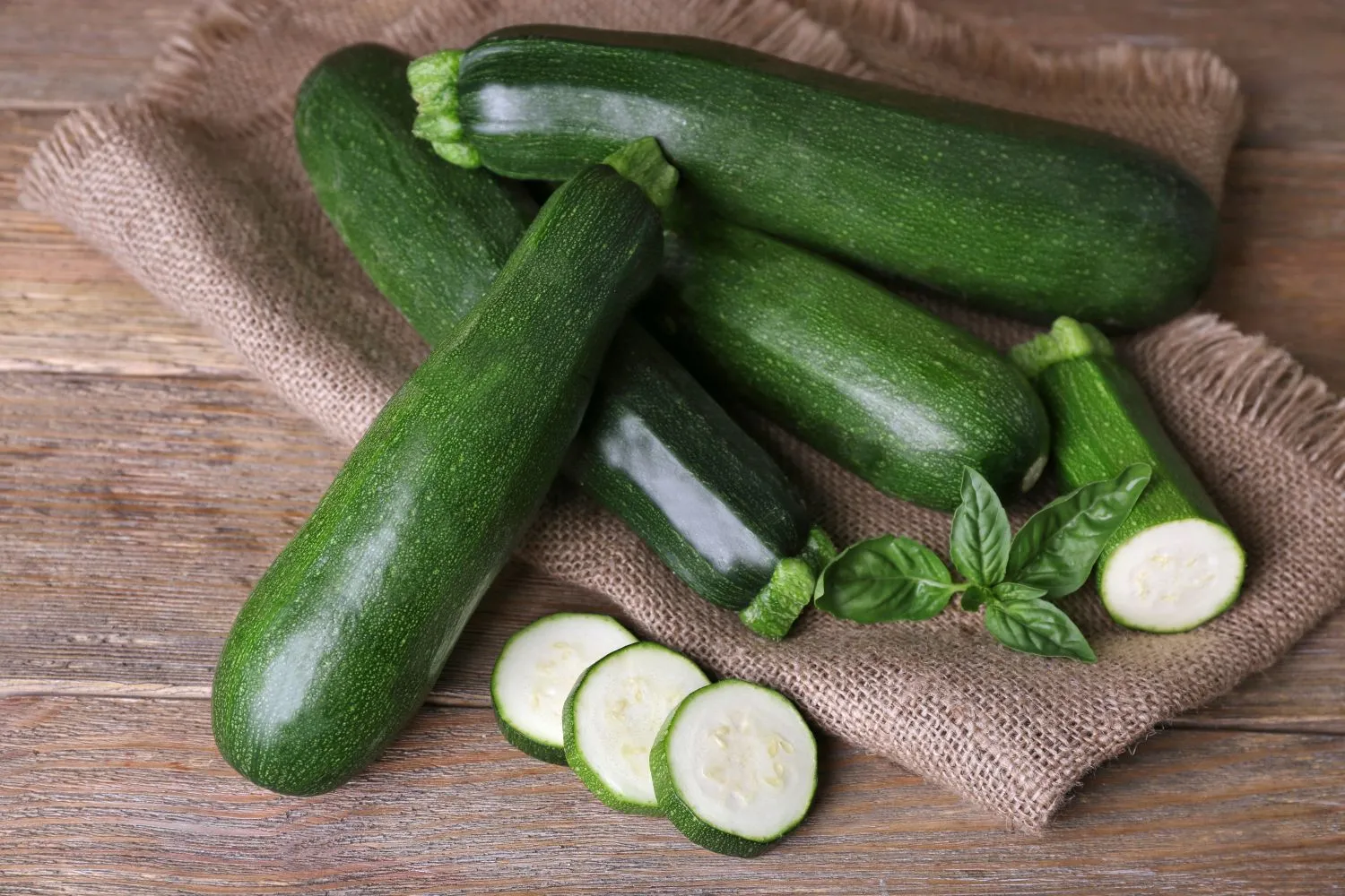 Šviežios, gardžios cukinijos